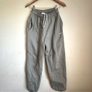 Nike olive green solo swoosh fleece pant size xs cuffed womens